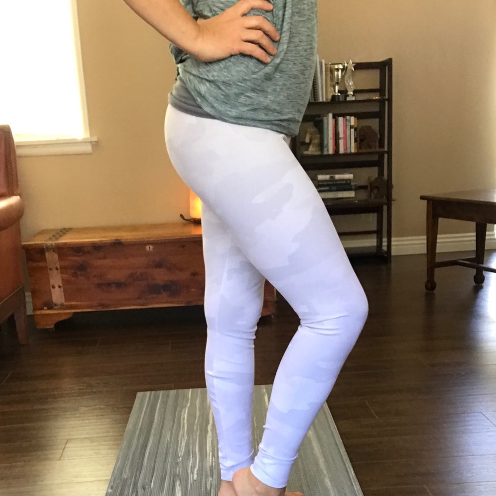 White Camo - Alo leggings.  NEW W. TAGS!